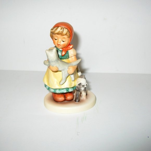 Hummel Goebel Figurine "TENDER LOVE" HUM 2007 TMK7 4" T Limit Ed. Girl Cats